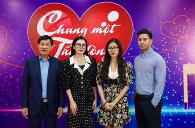 Gia đình tỷ phú góp 10 tỷ cứu trợ miền Trung