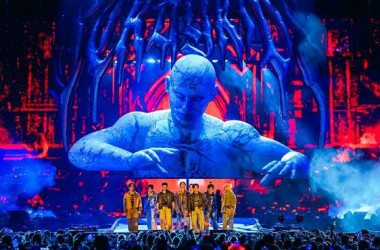 Stray Kids đưa tour kỷ lục lên phim